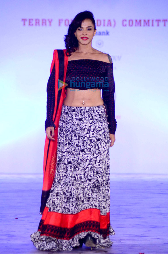 celebs walk the ramp for terry fox india committee 11