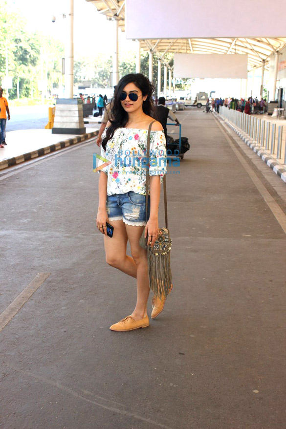 sunny leone riteish deshmukh and others snapped at the domestic airport 6