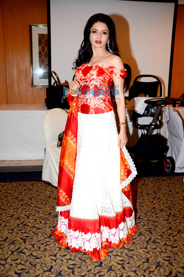 celebs walk the ramp for terry fox india committee 23