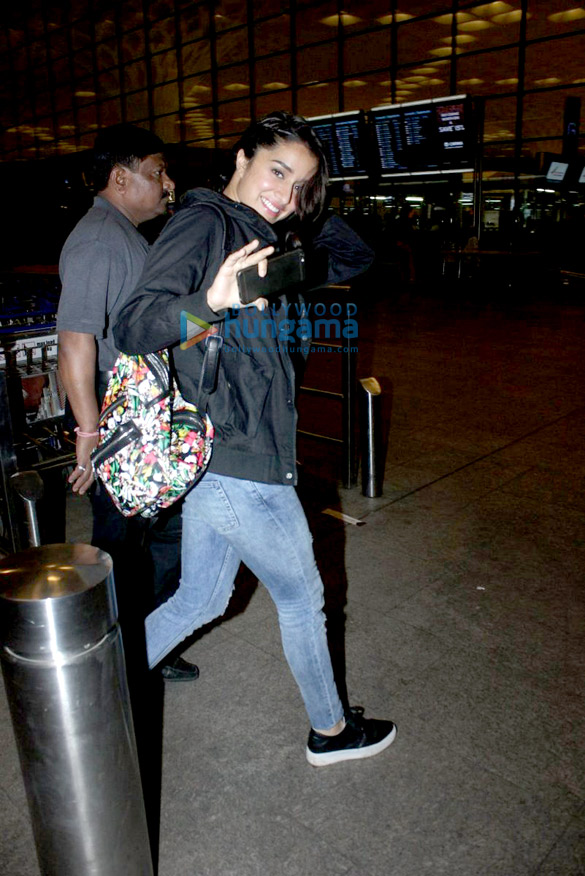 shraddha kapoor snapped at the mumbai international airport 7