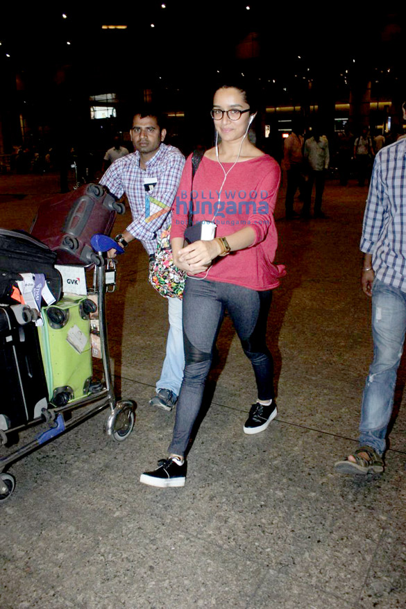 shraddha kapoor snapped arriving from bangkok after shooting for the lakme ad 2