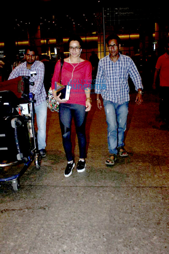 shraddha kapoor snapped arriving from bangkok after shooting for the lakme ad 3