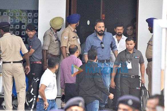 sanjay dutt lands in mumbai at a private terminal in kalina 16