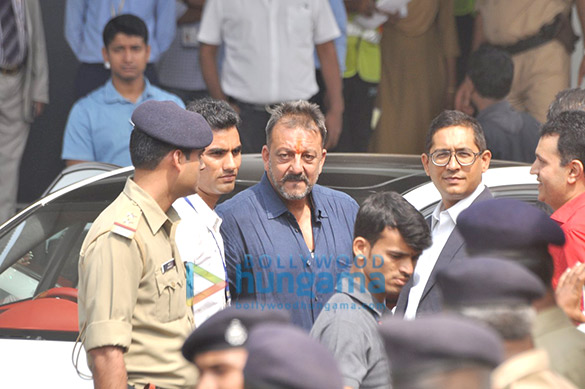sanjay dutt lands in mumbai at a private terminal in kalina 10