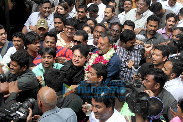 sanjay dutt meets the media at his home in bandra 10