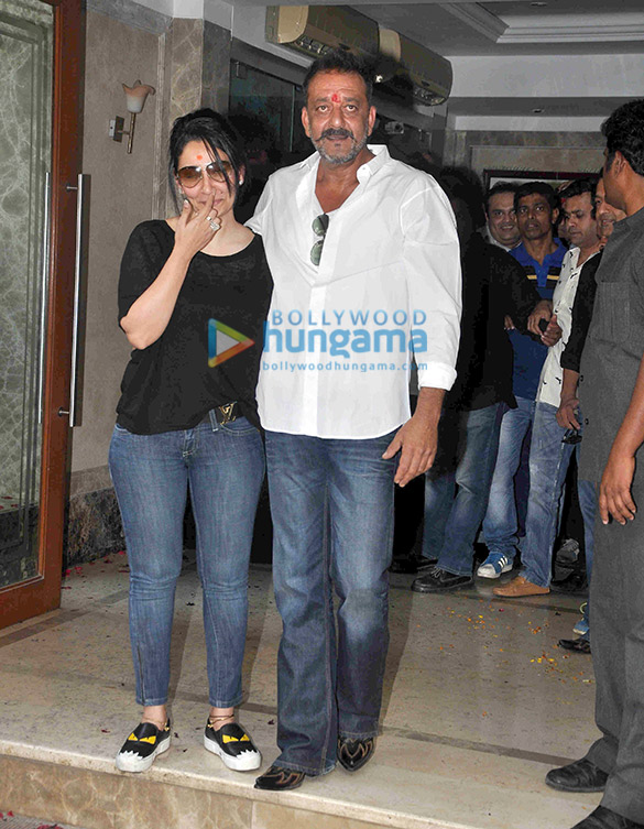 sanjay dutt meets the media at his home in bandra 5