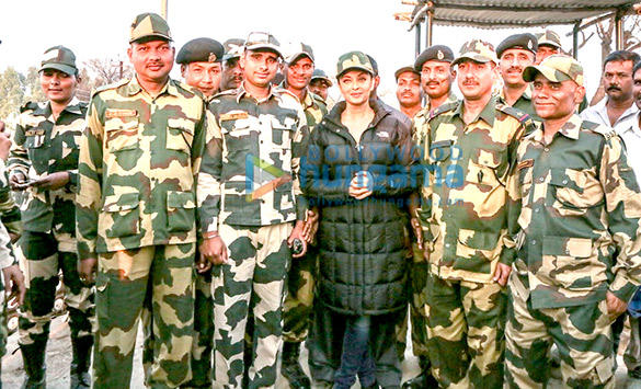 aishwarya rai bachchan spends time with bsf soldiers 4