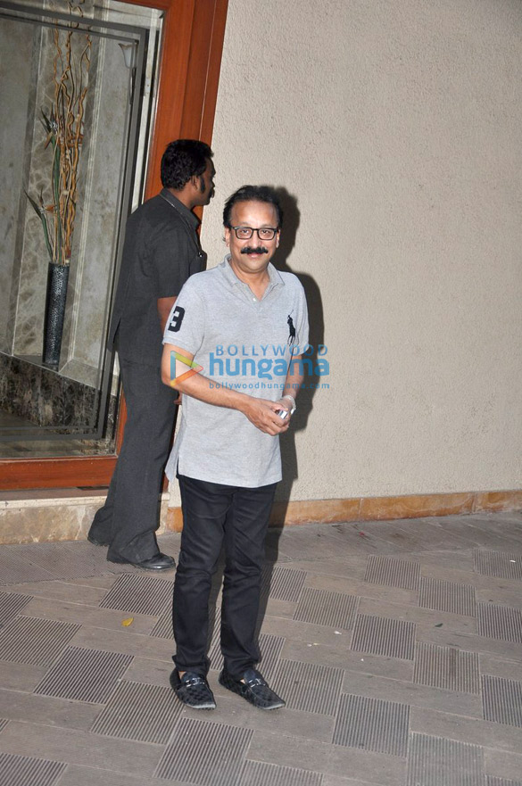 celebs visit sanjay dutt at his home in bandra 5