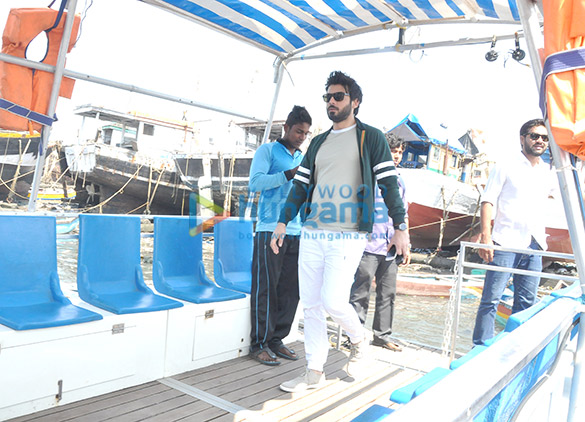 sidharth malhotra alia bhatt fawad khan snapped while taking a jetty to promote kapoor sons 6