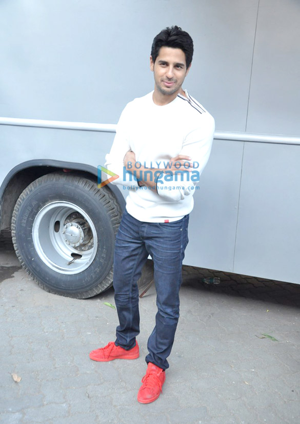promotions of kapoor sons at mehboob studio 5