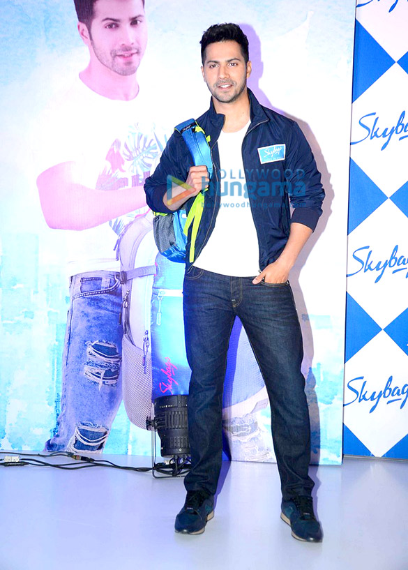 varun dhawan at the launch of skybags new collection 10