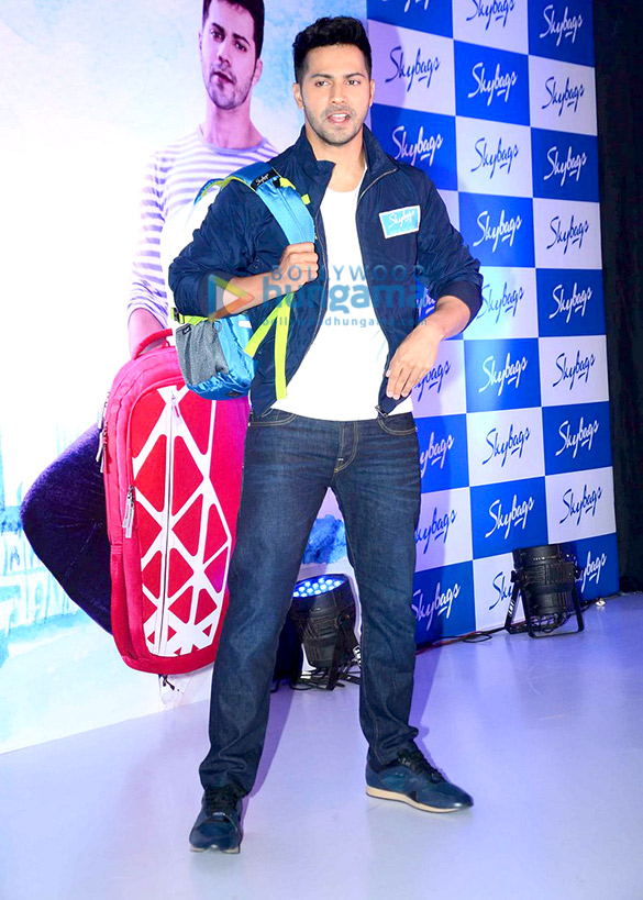 varun dhawan at the launch of skybags new collection 4