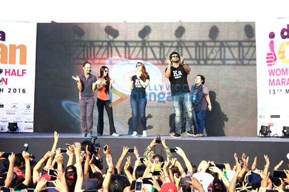 arjun kapoor kareena kapoor khan promote ki ka at dna ican womens half marathon 2016 5