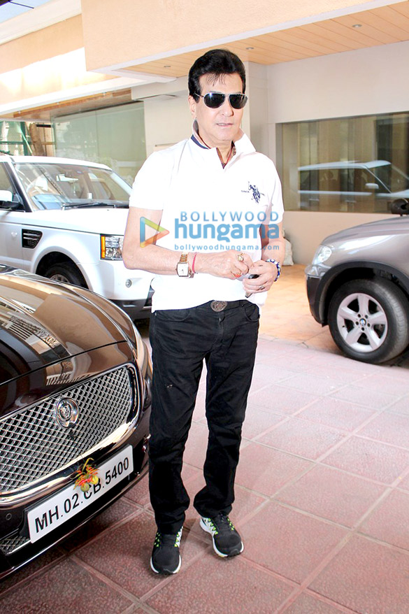 tusshar kapoor jeetendra celebrate holi 3