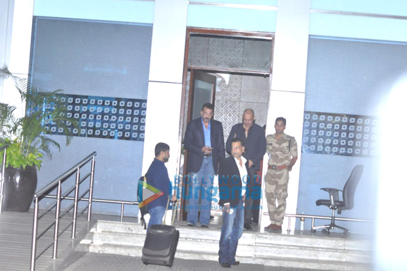 sanjay dutt arrives back from delhi 2