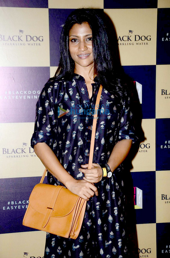 konkona sen sharma soha ali khan others at colin brads two man show play at ncpa 6