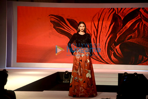 vidyut jamwal aditi rao hydari walk the ramp for the woolmark show 5