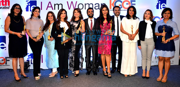 sonam kapoor receives the i am woman women empowerment award 3