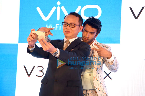ranveer singh at the launch of vivo mobiles in india 6