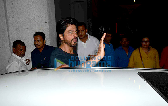 shah rukh khan snapped promoting fan on sets of the marathi serial chala hawa yeu dya 8