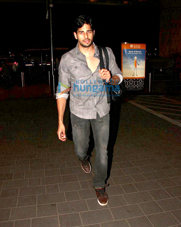 sidharth malhotra leaves to shoot for an advert in bangkok 7