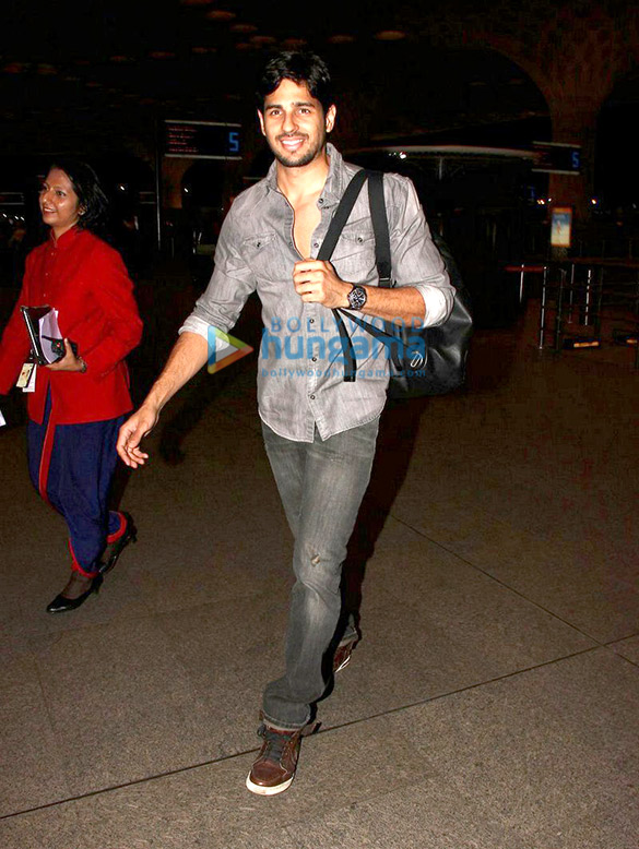 sidharth malhotra leaves to shoot for an advert in bangkok 2