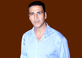 Akshay Kumar detained at London Heathrow airport? Akshay Kumar detained at London Heathrow airport?