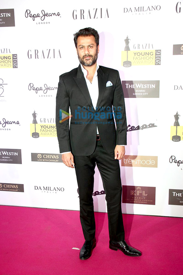 celebs grace grazia young fashion awards 2016 red carpet 23