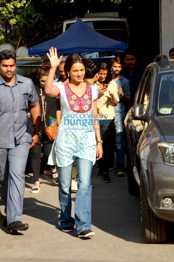 kangna ranaut snapped in her queen avatar post ad shoot with mahendra singh dhoni virat kohli 2