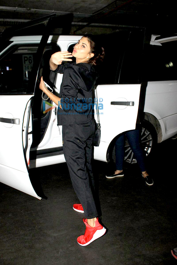 jacqueline fernandez snapped returning from puma launch in delhi 7