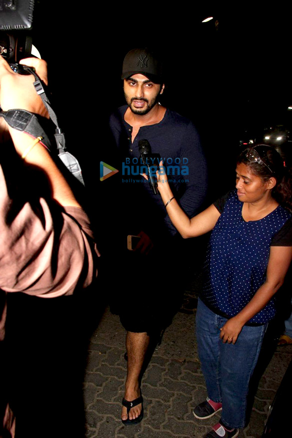 arjun kapoor mohit marwah snapped in juhu 7