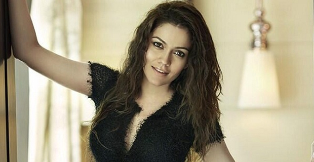 ”Shah Rukh Khan Is Such An AMAZING Person To Be Around”: Waluscha De Souza