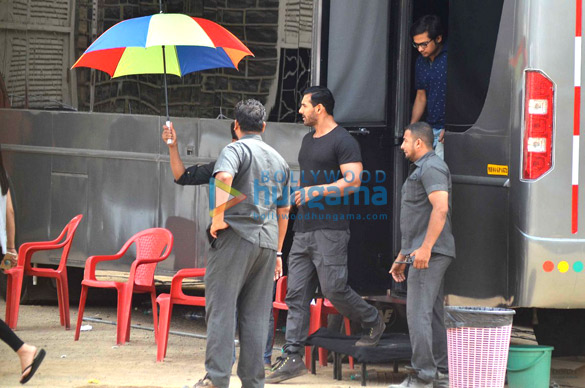 john abraham sonakshi sinha snapped on the sets of force 2 4
