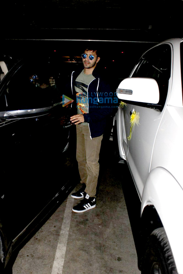 saif ali khan varun dhawan shruti haasan snapped at the international airport 9