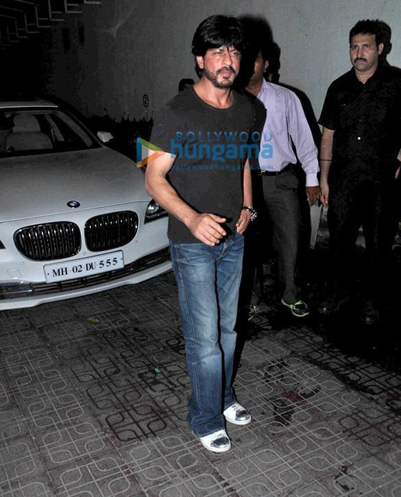 shah rukh khan varun dhawan others at dharma productions last day in current office get together 2