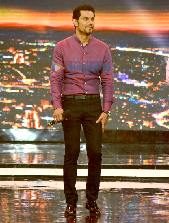 promotions of sarbjit on the sets of indias got talent 6