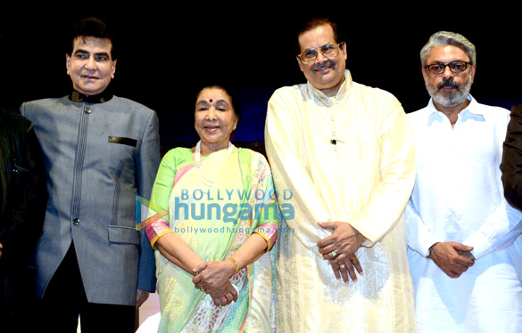jeetendra sanjay leela bhansali honoured with pandit dinanath mangeshkar award 7