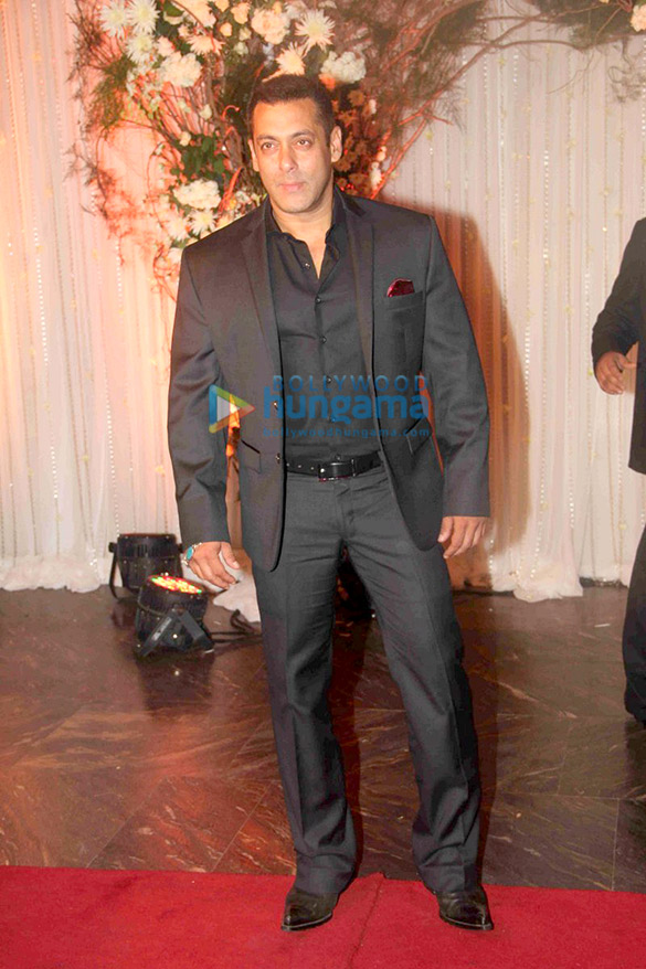 salman khan bachchans shah rukh khan sanjay dutt attend bipasha basu karan singh grovers wedding reception 22
