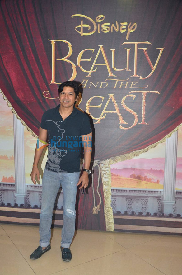 madhuri dixit shilpa shetty family at disneys beauty and the beasts musical event in mumbai 7
