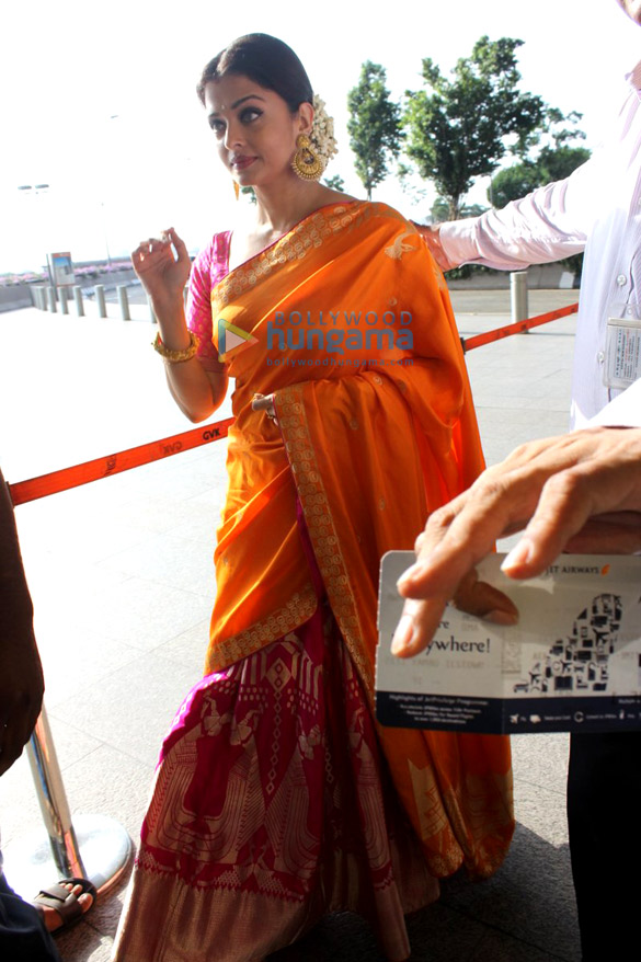 team of the sarbjit spotted at the airport 8