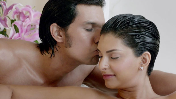Neeli Bullet (Main Aur Charles)