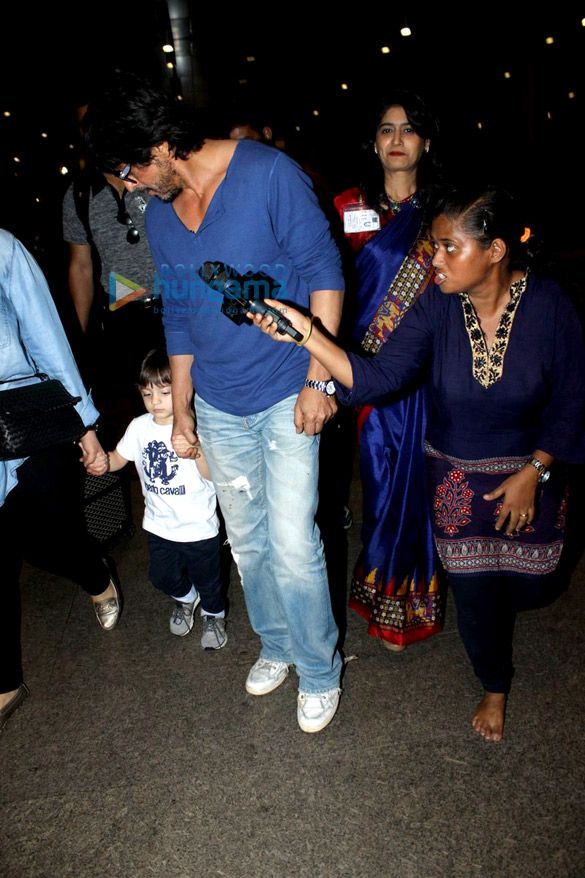 shah rukh khan and juhi chawla snapped at the airport returning after the kkr match in kolkata 2