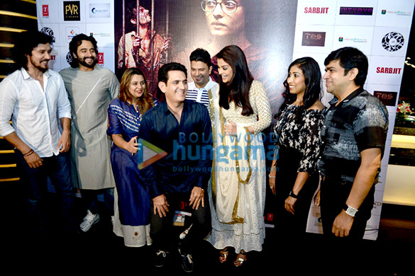 cast and crew of the film sarbjit grace the films media meet in delhi 3