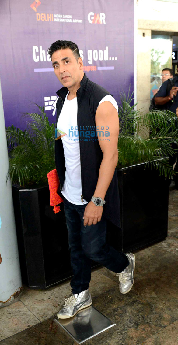 team of housefull 3 snapped at the delhi airport 4