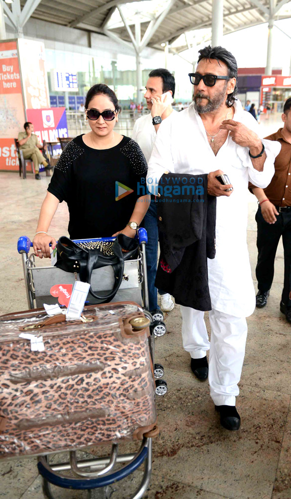 team of housefull 3 snapped at the delhi airport 7