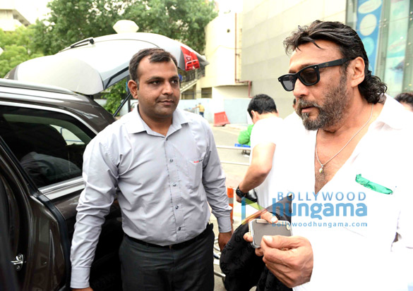 team of housefull 3 snapped at the delhi airport 9