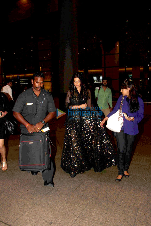 aishwarya rai bachchan returns from delhi 6