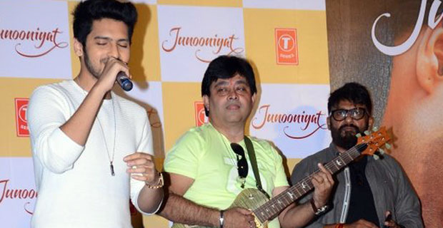 Armaan Malik-Jeet Gannguli Perform On ‘Mujhko Barsaat Bana Lo’