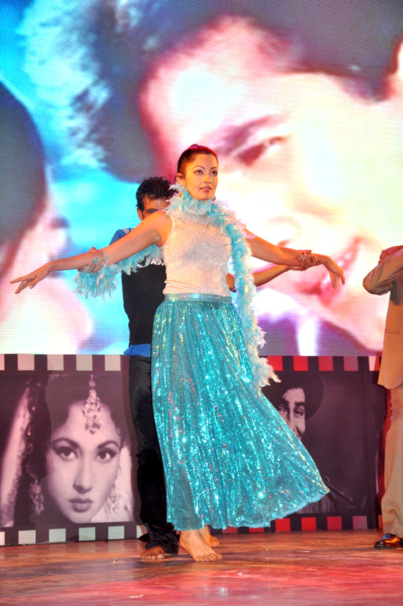 sheena chohans performance at the nehru center 2