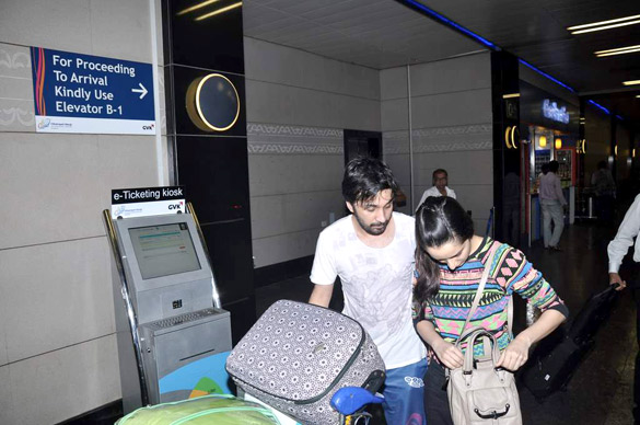 madhur shraddha kapoor snapped at mumbai airport 5